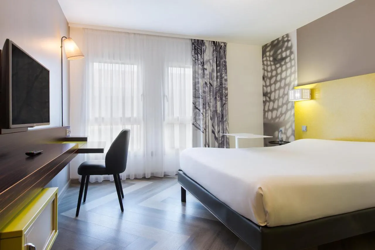 Ibis Styles Nice Centre Port 3*,  France